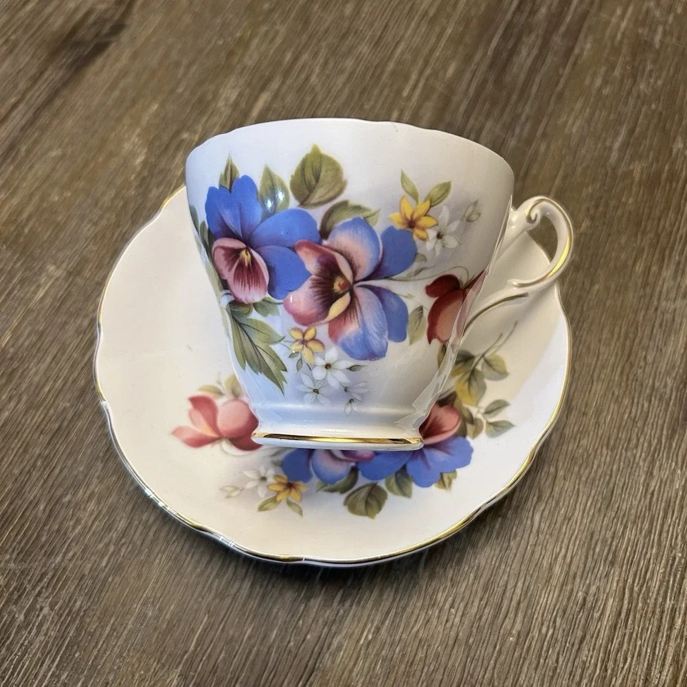 Regency English Bone China Teacup & Saucer Pansy Floral Gold Trim England VTG